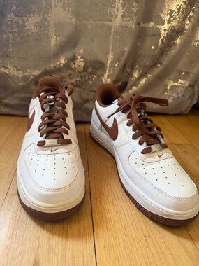 Nike Air Force 1 Men's Sneakers - White and Brown Low Top
